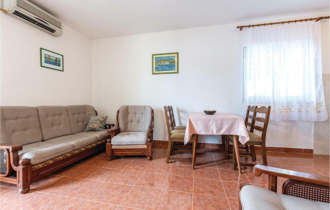 Cozy Apartment In Okrug Donji With Kitchen Округ-Доньи Экстерьер фото